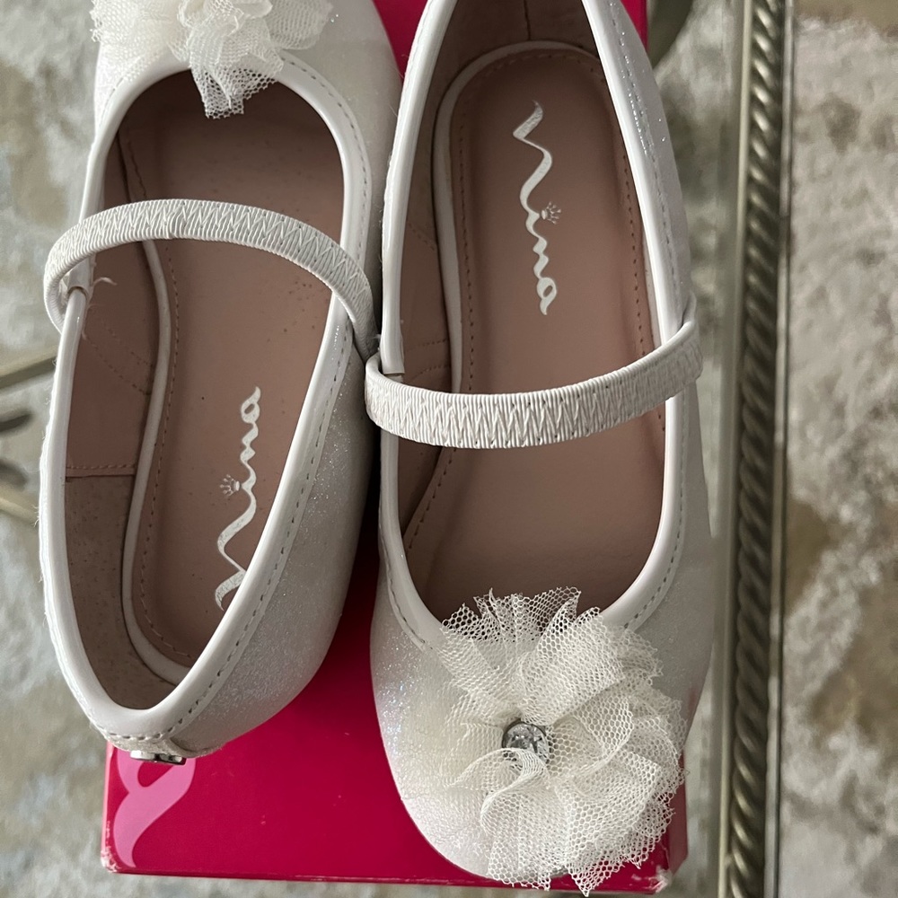 Nina girls ballerina flats.  Nice shimmer and great condition.